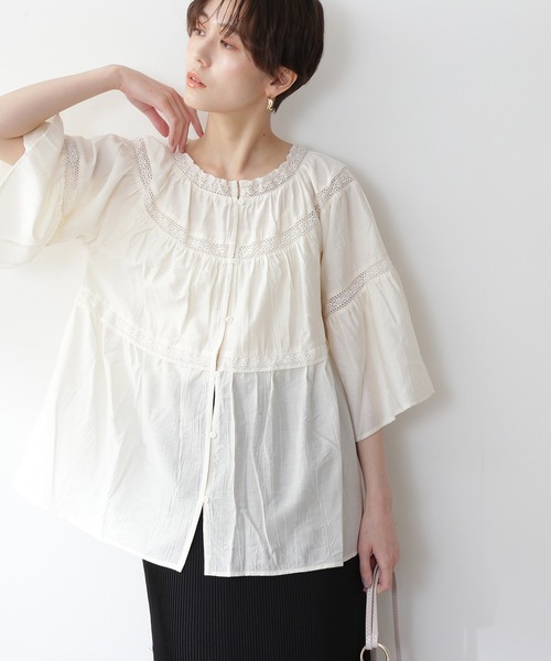 N.(N. Natural Beauty Basic)(エヌエヌナチュラルビューティーベーシック)の「◆ティアードレースチュニックブラウス(シャツ/ブラウス・レディース・イエロー/ブラック/オフホワイト・MEDIUM)」の1枚目の写真