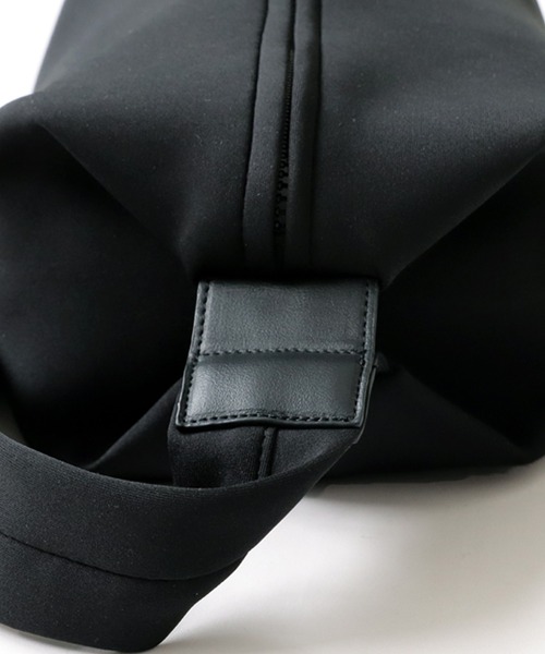antiqua（アンティカ）の「ウェットスーツ素材マシュマロバッグ（ショルダーバッグ・レディース・ブラック・FREE）」の19枚目の写真