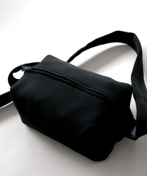 ウェットスーツ素材マシュマロバッグ（ショルダーバッグ）｜antiqua