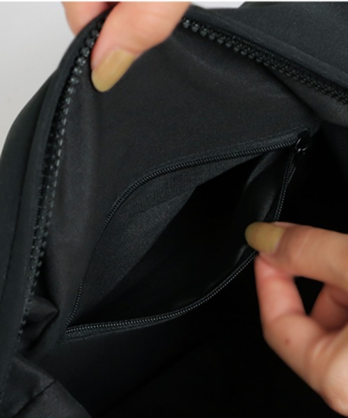 antiqua（アンティカ）の「ウェットスーツ素材マシュマロバッグ（ショルダーバッグ・レディース・ブラック・FREE）」の12枚目の写真