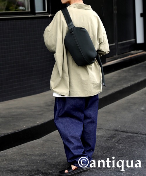 antiqua（アンティカ）の「ウェットスーツ素材マシュマロバッグ（ショルダーバッグ・レディース・ブラック・FREE）」の3枚目の写真