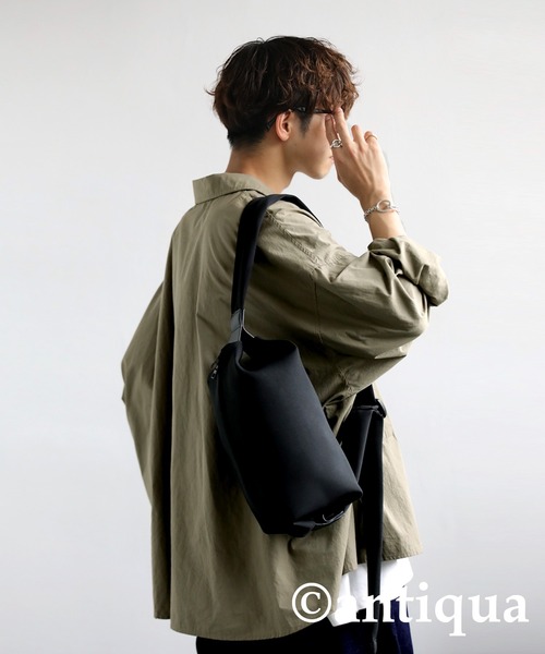 ウェットスーツ素材マシュマロバッグ（ショルダーバッグ）｜antiqua