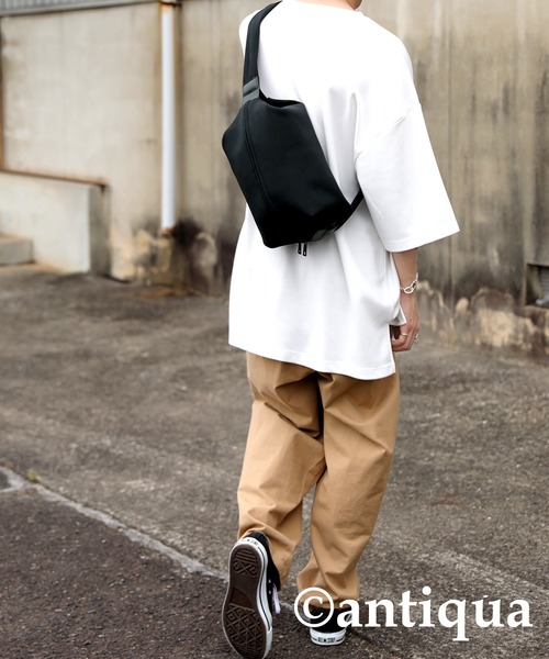 ウェットスーツ素材マシュマロバッグ（ショルダーバッグ）｜antiqua