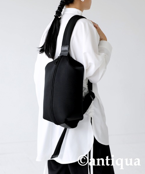 antiqua（アンティカ）の「ウェットスーツ素材マシュマロバッグ（ショルダーバッグ・レディース・ブラック・FREE）」の21枚目の写真