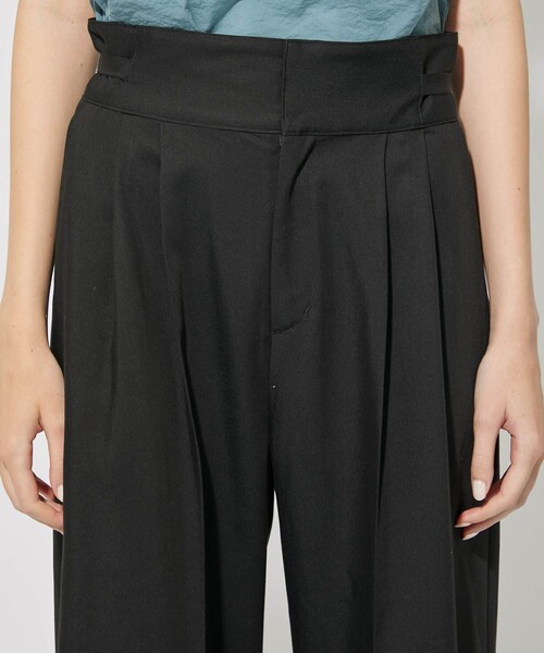 CITY TOKYO（シティトウキョウ）の「サイドバックルツータックパンツ（その他パンツ・レディース・ブラック/キャメル・2/1）」の4枚目の写真