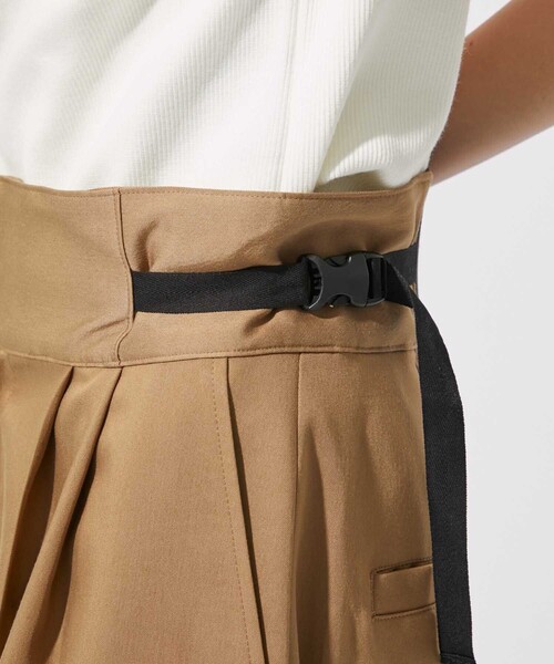 CITY TOKYO（シティトウキョウ）の「サイドバックルツータックパンツ（その他パンツ・レディース・ブラック/キャメル・2/1）」の17枚目の写真