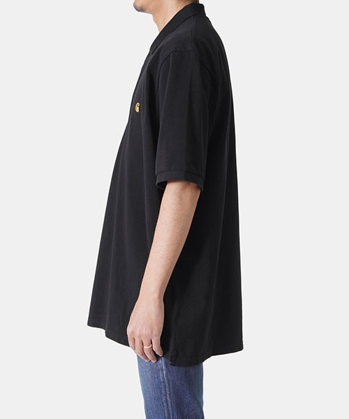 Carhartt WIP（カーハートダブリューアイピー）の「Carhartt WIP / カーハート ワークインプログレス：S/S　CHASE　PIQUE POLO：I023807[WAX]（ポロシャツ・メンズ・ブラック×ゴールド/ヘザーグレー・XL/S/M）」の4枚目の写真