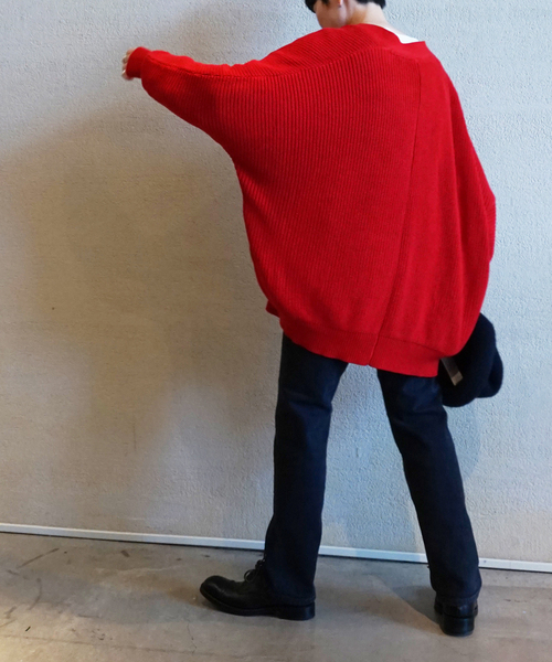 JOURNAL STANDARD LUXE（ジャーナルスタンダード　ラックス）の「COTTONアゼ Vネックカーディガン（ニット/セーター・レディース・ブラック/レッド・FREE）」の2枚目の写真