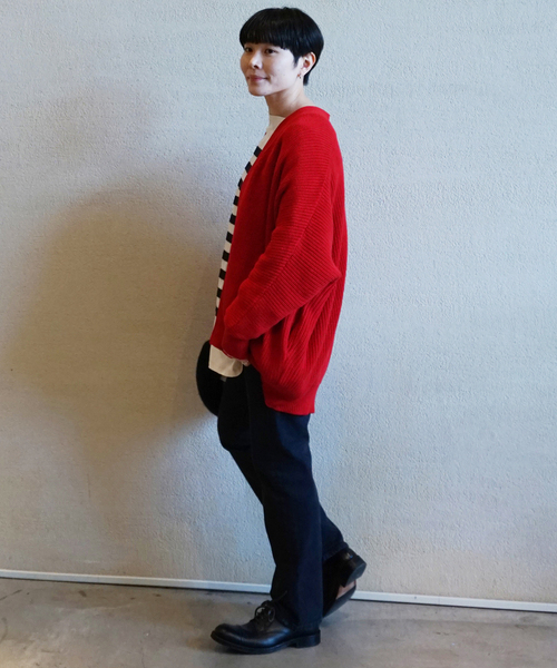 JOURNAL STANDARD LUXE（ジャーナルスタンダード　ラックス）の「COTTONアゼ Vネックカーディガン（ニット/セーター・レディース・ブラック/レッド・FREE）」の7枚目の写真