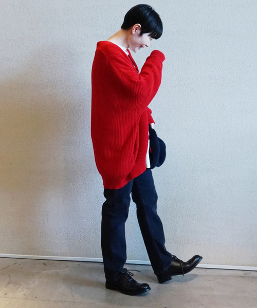 JOURNAL STANDARD LUXE（ジャーナルスタンダード　ラックス）の「COTTONアゼ Vネックカーディガン（ニット/セーター・レディース・ブラック/レッド・FREE）」の3枚目の写真