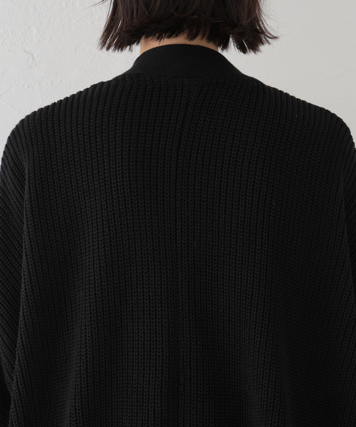 JOURNAL STANDARD LUXE（ジャーナルスタンダード　ラックス）の「COTTONアゼ Vネックカーディガン（ニット/セーター・レディース・ブラック/レッド・FREE）」の4枚目の写真