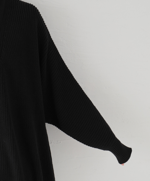 JOURNAL STANDARD LUXE（ジャーナルスタンダード　ラックス）の「COTTONアゼ Vネックカーディガン（ニット/セーター・レディース・ブラック/レッド・FREE）」の6枚目の写真