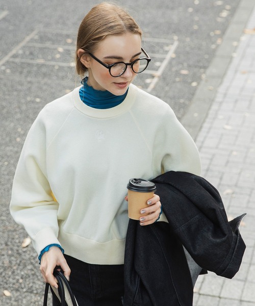 BONLECILL(ボンルシール)の「フロントロゴ刺繍 クロップドニットプルオーバー(ニット/セーター・レディース・グレー/アイボリー/ネイビー/レッド・FREE)」の3枚目の写真