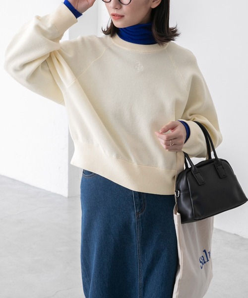 BONLECILL(ボンルシール)の「フロントロゴ刺繍 クロップドニットプルオーバー(ニット/セーター・レディース・グレー/アイボリー/ネイビー/レッド・FREE)」の6枚目の写真