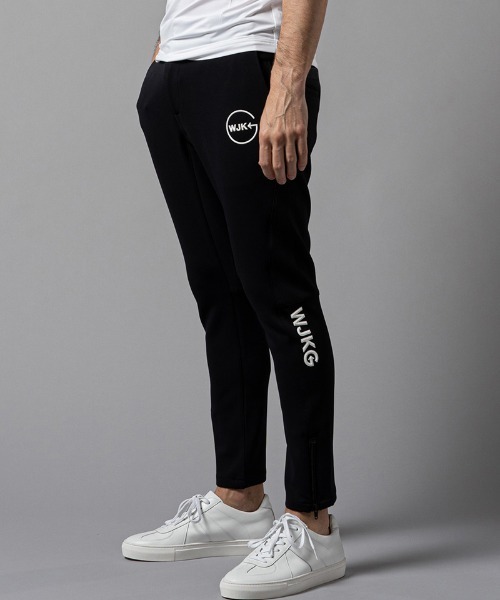 wjk（ダヴルジェイケイ）の「mp10523--GOLF-WJKG- 3D pants テーパード