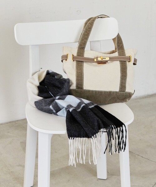 23区（ニジュウサンク）の「カシミヤ マフラー（マフラー・レディース・ライトグレー系1/スカイブルー系1/レッド系1・F）」の16枚目の写真