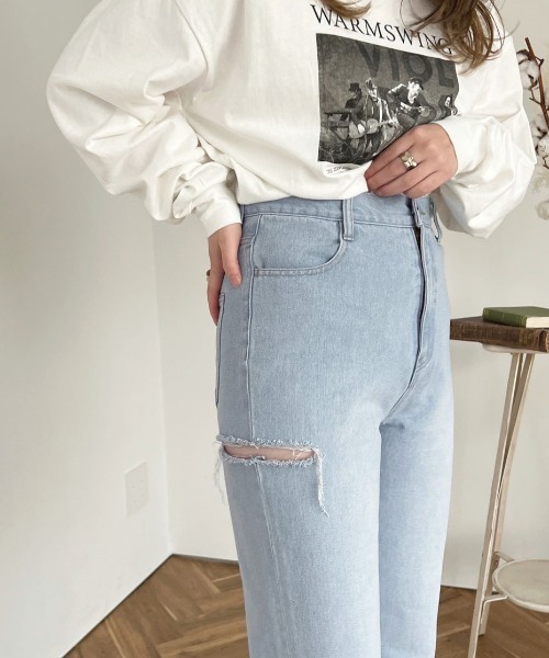 apres jour(アプレジュール)の「ダメージスリットデニムパンツ【ZOZOTOWN限定アイテム】(デニムパンツ・レディース・ダークブルー/ライトブルー・X-LARGE/MEDIUM/SMALL)」の3枚目の写真