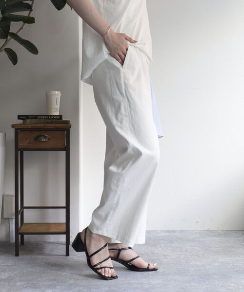 fredy emue（フレディエミュ）の「ドライオックスセミワイドパンツ（スラックス・レディース・オフホワイト/オレンジ/カーキ/ブラック/ブルー・36/38）」の16枚目の写真