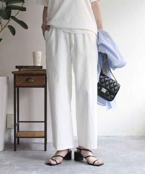 fredy emue（フレディエミュ）の「ドライオックスセミワイドパンツ（スラックス・レディース・オフホワイト/オレンジ/カーキ/ブラック/ブルー・36/38）」の17枚目の写真