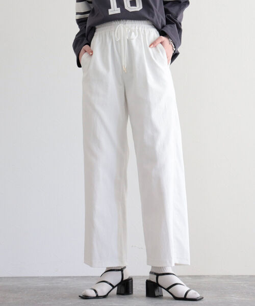 fredy emue（フレディエミュ）の「ドライオックスセミワイドパンツ（スラックス・レディース・オフホワイト/オレンジ/カーキ/ブラック/ブルー・36/38）」の21枚目の写真