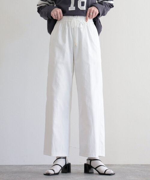 fredy emue（フレディエミュ）の「ドライオックスセミワイドパンツ（スラックス・レディース・オフホワイト/オレンジ/カーキ/ブラック/ブルー・36/38）」の22枚目の写真