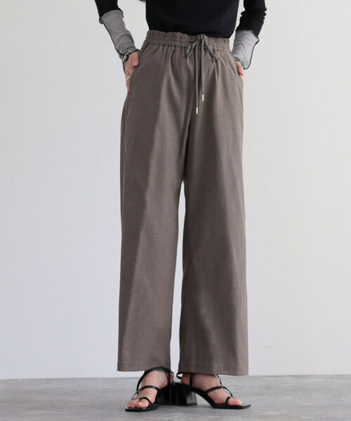 fredy emue（フレディエミュ）の「ドライオックスセミワイドパンツ（スラックス・レディース・オフホワイト/オレンジ/カーキ/ブラック/ブルー・36/38）」の10枚目の写真