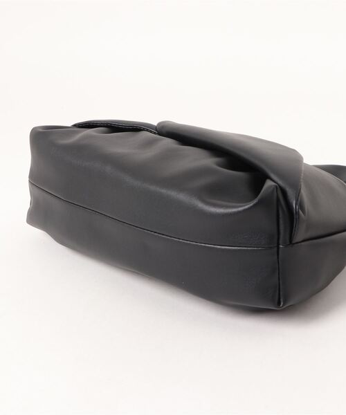 ROYAL PARTY（ロイヤルパーティー）の「2wayツイストクラッチBAG（クラッチバッグ・レディース・ブラック/ベージュ/オフホワイト・FREE）」の7枚目の写真