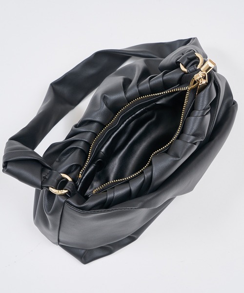 ROYAL PARTY（ロイヤルパーティー）の「2wayツイストクラッチBAG（クラッチバッグ・レディース・ブラック/ベージュ/オフホワイト・FREE）」の4枚目の写真