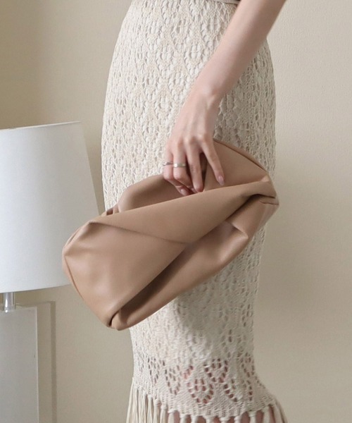 ROYAL PARTY（ロイヤルパーティー）の「2wayツイストクラッチBAG（クラッチバッグ・レディース・ブラック/ベージュ/オフホワイト・FREE）」の16枚目の写真