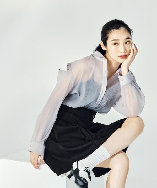 JILL by JILL STUART(ジルバイジルスチュアート)の「◇2WAYシアーシャツトップス(シャツ/ブラウス・レディース・グレー/ホワイト系その他/ブラウン・FREE)」の2枚目の写真