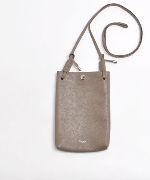 blancle(ブランクレ)の「【blancle】bc1191 S.LEATHER SHOULDER(ショルダーバッグ・レディース・イエロー/グレイッシュベージュ/アイボリー/ライトブルー/ブラック・FREE)」の4枚目の写真