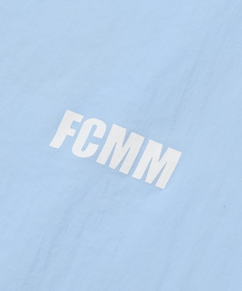 FCMM（エフシーエムエム）の「【IVE レイ トレカ入り商品】CLUB TEAM HYBRID PACKABLE WIND RUNNER/クラブチームハイブリッドパッカブルウィンドランナー（ナイロンジャケット・メンズ・ブラック/ライトブルー・MEDIUM）」の6枚目の写真
