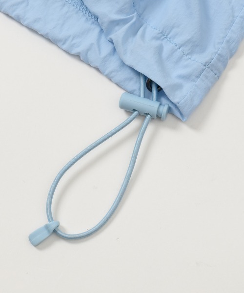 FCMM（エフシーエムエム）の「【IVE レイ トレカ入り商品】CLUB TEAM HYBRID PACKABLE WIND RUNNER/クラブチームハイブリッドパッカブルウィンドランナー（ナイロンジャケット・メンズ・ブラック/ライトブルー・MEDIUM）」の9枚目の写真