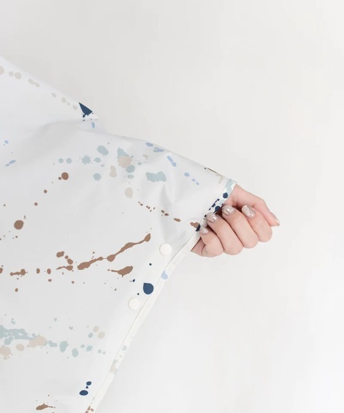 KiU(キウ)の「KiU/キウ レインコート/ポンチョ デイリー レインポンチョ ユニセックス K319-900(レインコート/ポンチョ・メンズ・ブラック・FREE)」の4枚目の写真