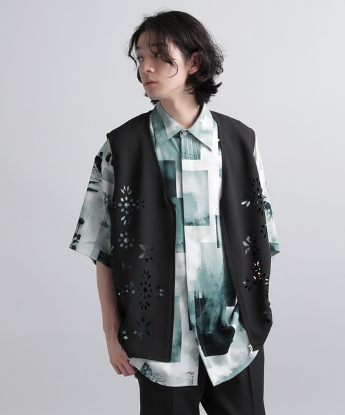 HARE（ハレ）の「フラワーモチーフ／レーザーカットベスト(HARE)（ベスト・メンズ・ブラック/ブラウン・FREE）」の4枚目の写真