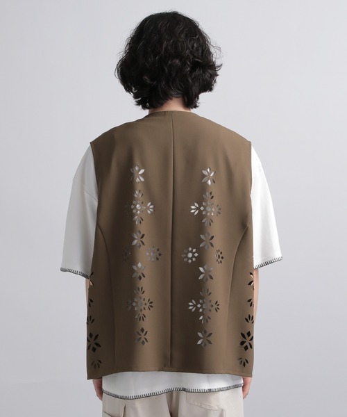 HARE（ハレ）の「フラワーモチーフ／レーザーカットベスト(HARE)（ベスト・メンズ・ブラック/ブラウン・FREE）」の8枚目の写真