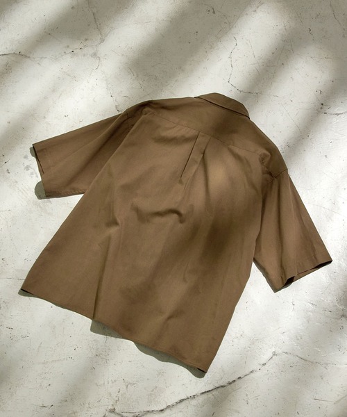 EMMA CLOTHES(エマクローズ)の「CRドレープ オーバーサイズショートスリーブワークシャツ EMMA CLOTHES(シャツ/ブラウス・メンズ・モカ/ライトカーキ/ブラック/ダークオレンジ・L/M)」の20枚目の写真