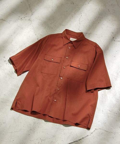 EMMA CLOTHES(エマクローズ)の「CRドレープ オーバーサイズショートスリーブワークシャツ EMMA CLOTHES(シャツ/ブラウス・メンズ・モカ/ライトカーキ/ブラック/ダークオレンジ・L/M)」の21枚目の写真
