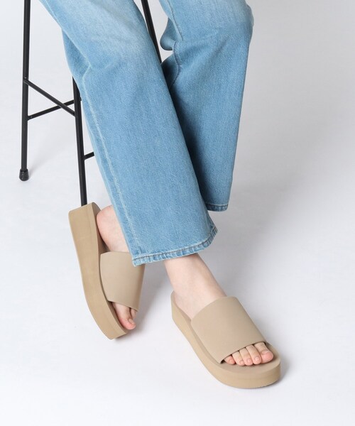 ESPERANZA（エスペランサ）の「◆厚底メッセージスライドビーサン（サンダル・レディース・ブラック系8/グリーン系その他6/ベージュ系8・S/M/L/LL）」の2枚目の写真