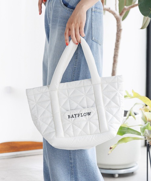 BAYFLOW（ベイフロー）の「23Fパテッドロゴトート（トートバッグ・レディース・ブラック/ブルー/オフホワイト・FREE）」の2枚目の写真