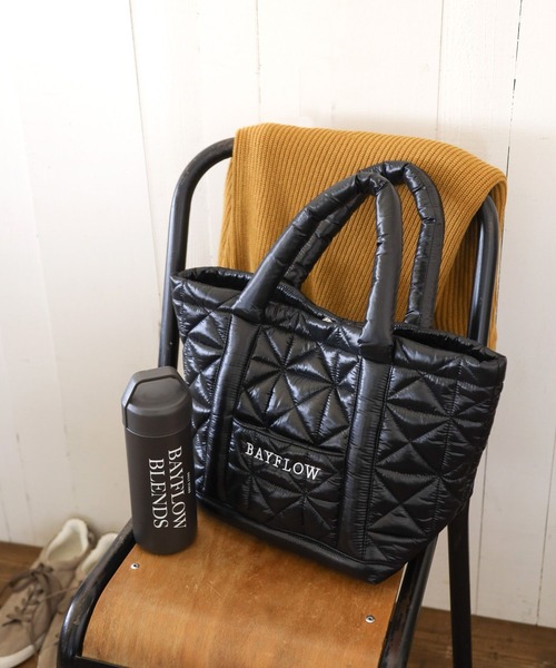 BAYFLOW（ベイフロー）の「23Fパテッドロゴトート（トートバッグ・レディース・ブラック/ブルー/オフホワイト・FREE）」の3枚目の写真