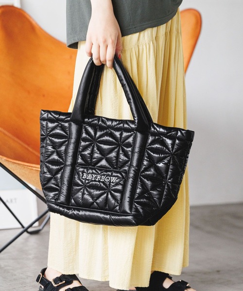 BAYFLOW（ベイフロー）の「23Fパテッドロゴトート（トートバッグ・レディース・ブラック/ブルー/オフホワイト・FREE）」の5枚目の写真