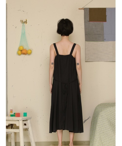 JNBY（ジェーエヌビーワイ）の「HOME Wide-strap Belted Cotton Dress / コットンドレス（ワンピース・レディース・ブルー/ベージュ・36/38/40）」の14枚目の写真