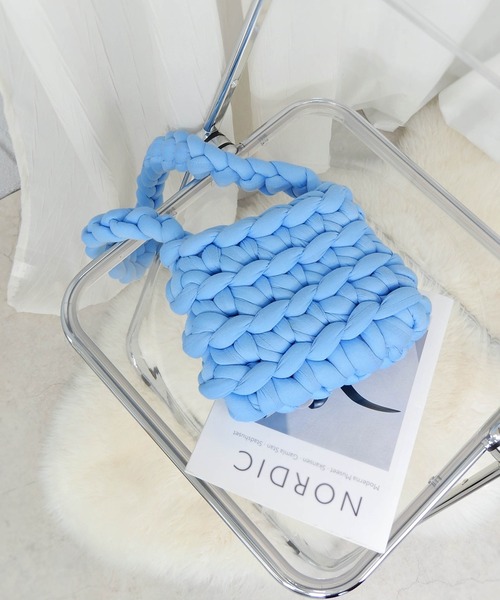 minia(ミニア)の「チャンキーニットのマンドゥショルダーバッグ(ショルダーバッグ・レディース・アイボリー/ブラック/ブルー/パープル・FREE)」の4枚目の写真