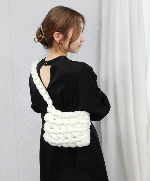 minia(ミニア)の「チャンキーニットのマンドゥショルダーバッグ(ショルダーバッグ・レディース・アイボリー/ブラック/ブルー/パープル・FREE)」の10枚目の写真