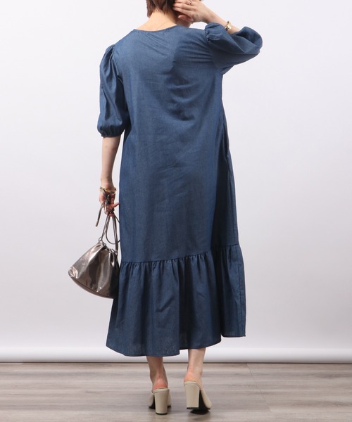 &soiree(アンドソワレ)の「&soiree デニムティアードワンピース(ワンピース・レディース・ブルー/ネイビー・F)」の11枚目の写真