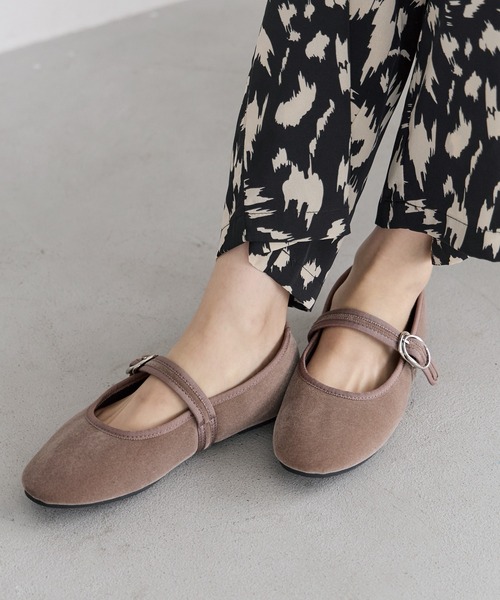 ROVERETO（ロベレート）の「【ROVERETO/ロベレート】ベロアストラップシューズ（パンプス・レディース・ネイビー/ベージュ/ブラック・M/L）」の13枚目の写真