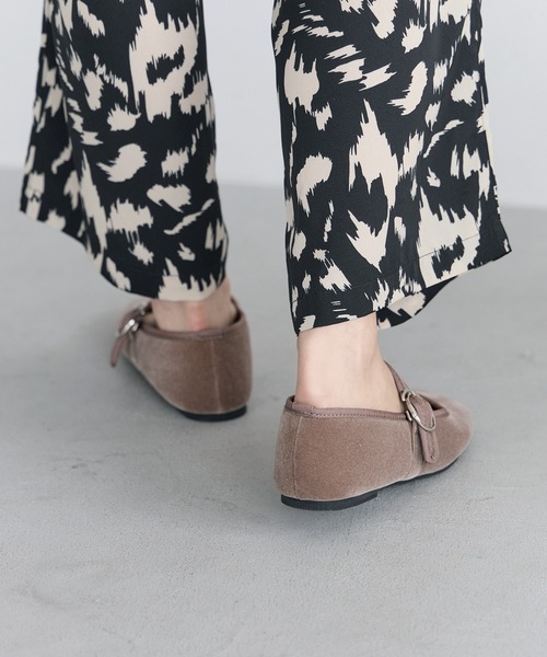 ROVERETO（ロベレート）の「【ROVERETO/ロベレート】ベロアストラップシューズ（パンプス・レディース・ネイビー/ベージュ/ブラック・M/L）」の14枚目の写真