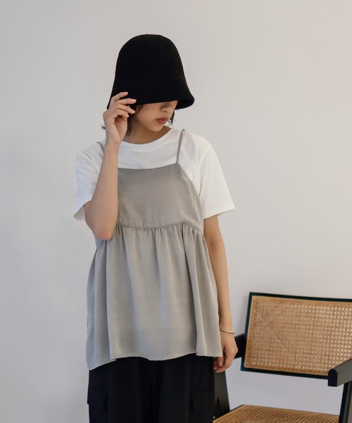 hellam(へラム)の「サテンキャミソールトップス(キャミソール・レディース・アイボリー/ネイビー/グレイッシュベージュ/ブラック・FREE)」の1枚目の写真