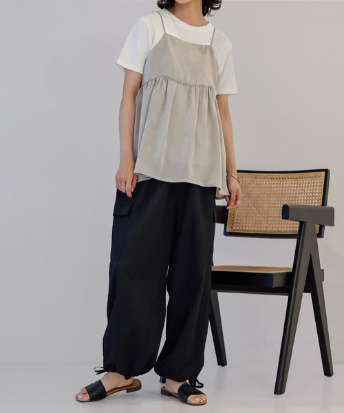 hellam(へラム)の「サテンキャミソールトップス(キャミソール・レディース・アイボリー/ネイビー/グレイッシュベージュ/ブラック・FREE)」の17枚目の写真